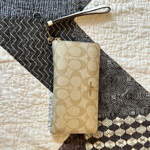 Coach Signature Wristlet in Gold